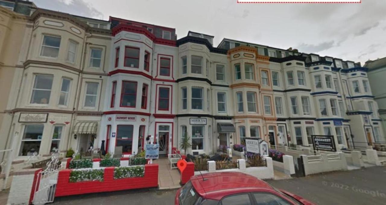 Seascape - Fantastic Location With Sea Views! Scarborough Exterior photo